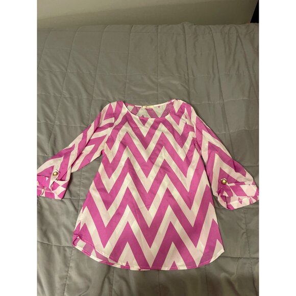 Chevron Pattern Pink & White 3/4 Sleeve Blouse With Buttoned Cuff - Picture 2 of 5
